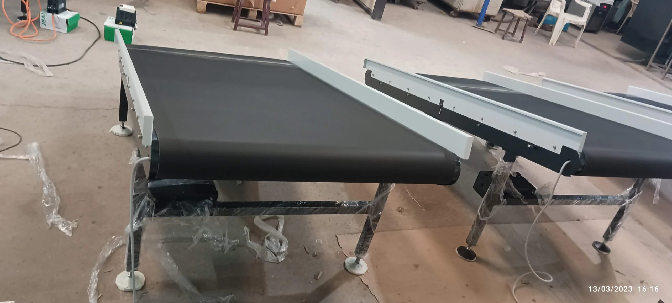 Ramp and Flat Motorized Conveyors - Image 4